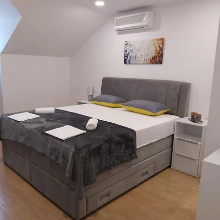 Rose Loboja Makarska