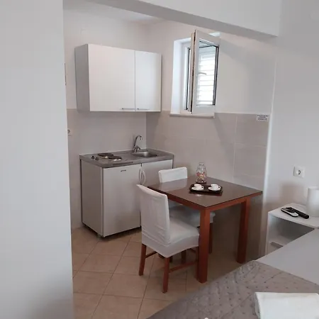 Rose Loboja Makarska