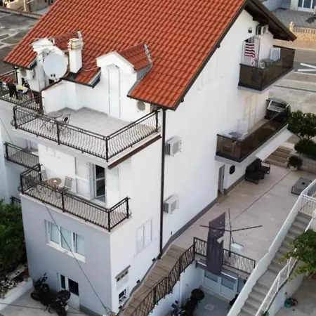 Rose Loboja Pensionat